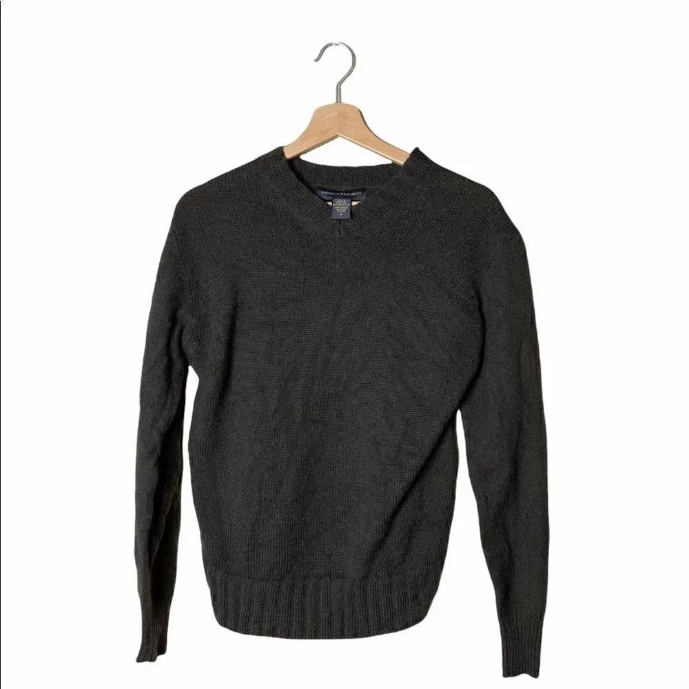 Banana Republic Merino wool pullover vneck